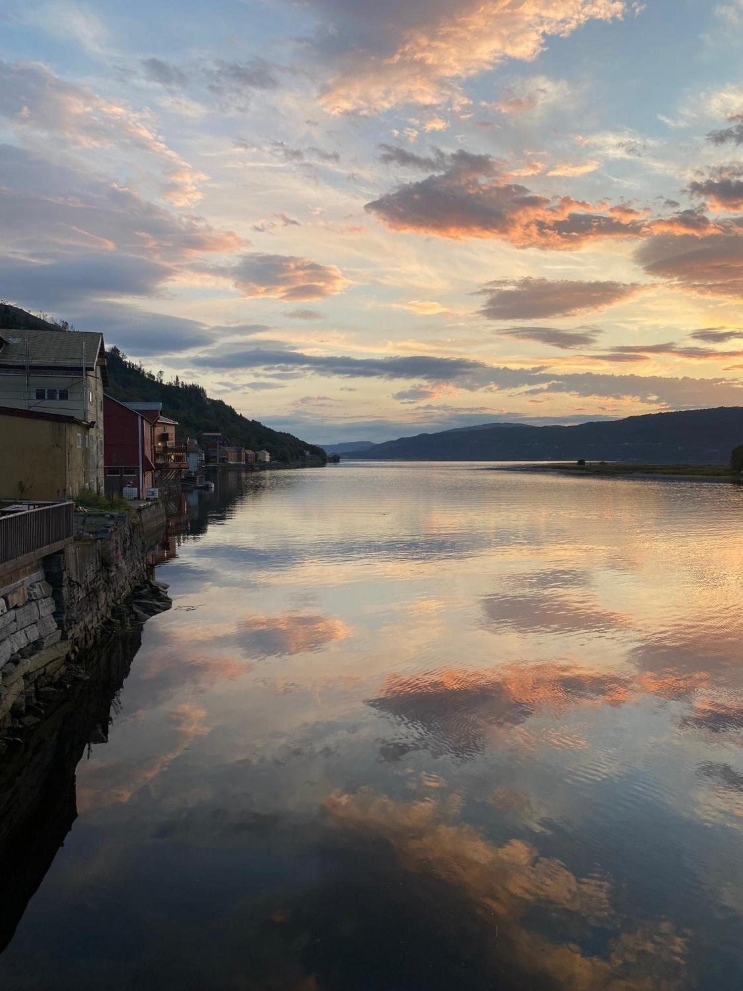 Hammerstuene Mat - Og Gjestehus Surnadal Exterior foto
